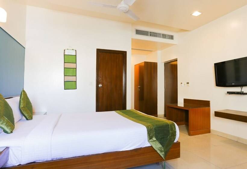 Номер Deluxe, Treebo Trip Cynosure Suites