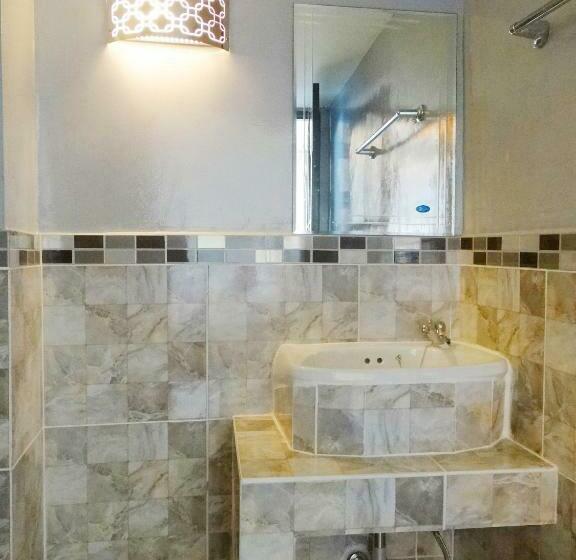 اتاق خانوادگی, Bann Kong Kam House