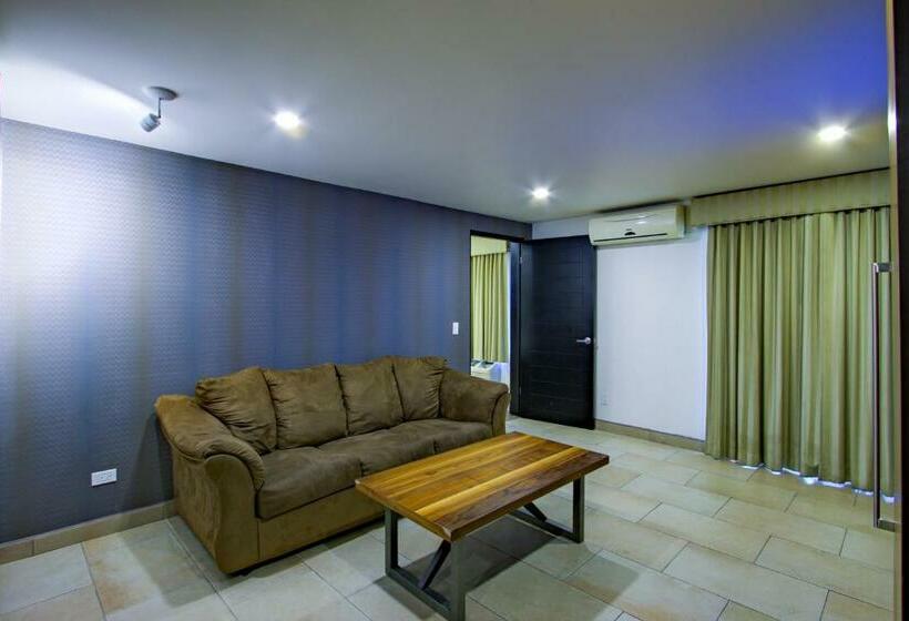 סוויטת ג'וניור, La Pinta