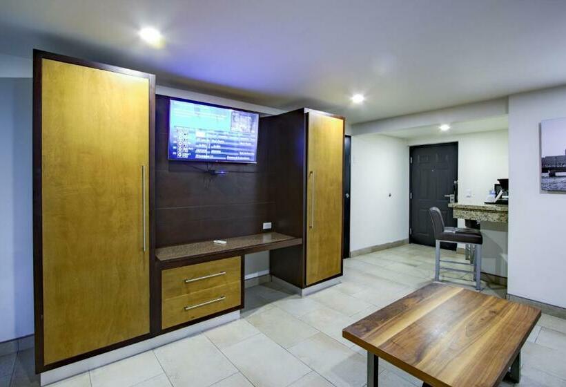 סוויטת ג'וניור, La Pinta