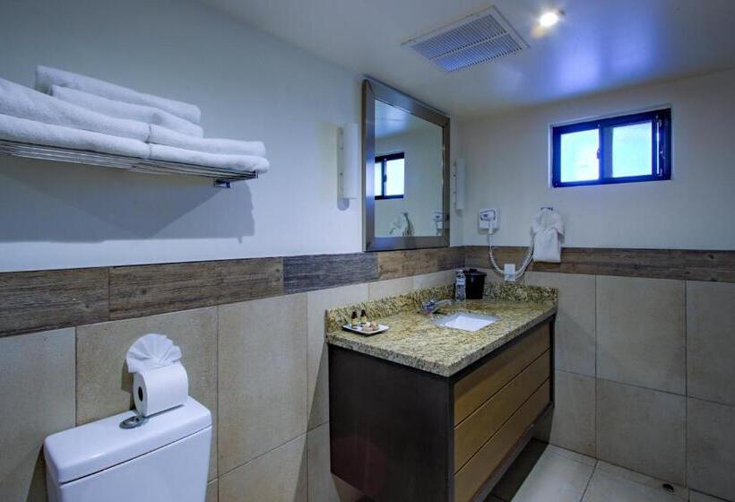 סוויטה משפחתית, La Pinta