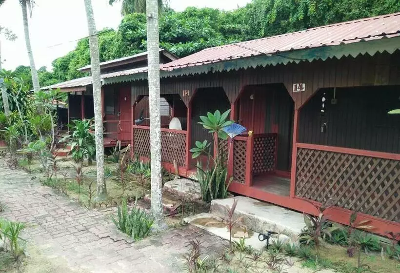 Standard-huone, Nazri Nipah Camp