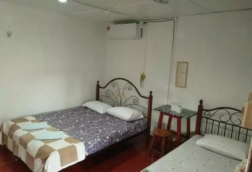Standard Kolmen Hengen Huone, Nazri Nipah Camp