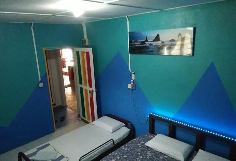 Standard Kolmen Hengen Huone, Nazri Nipah Camp