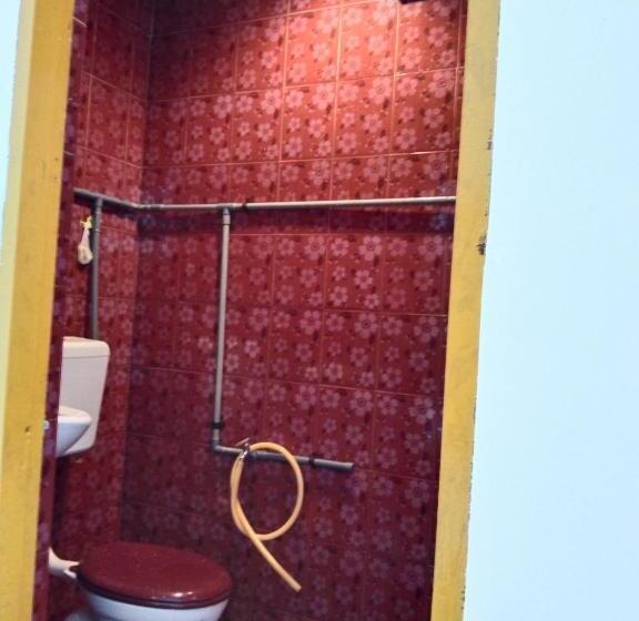 Camera Familiare, Nazri Nipah Camp