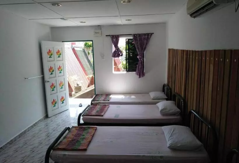 Perhehuone, Nazri Nipah Camp