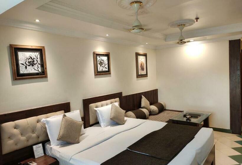 Cameră Executivă, Pushpak