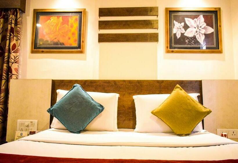 Quarto Deluxe, Pushpak