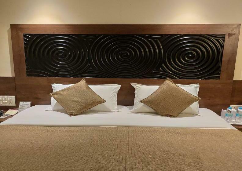 Quarto Executivo, Pushpak