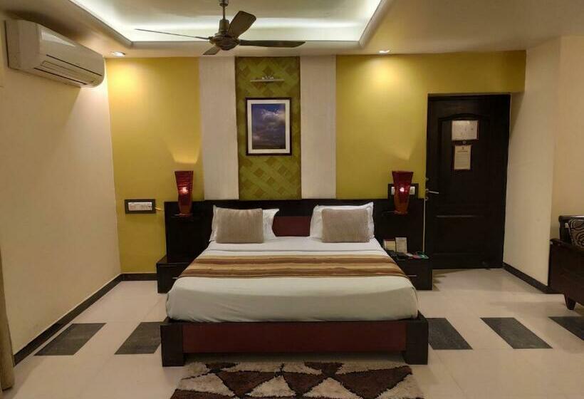 Quarto Deluxe, Pushpak