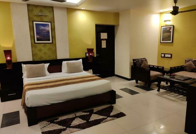 Quarto Deluxe, Pushpak