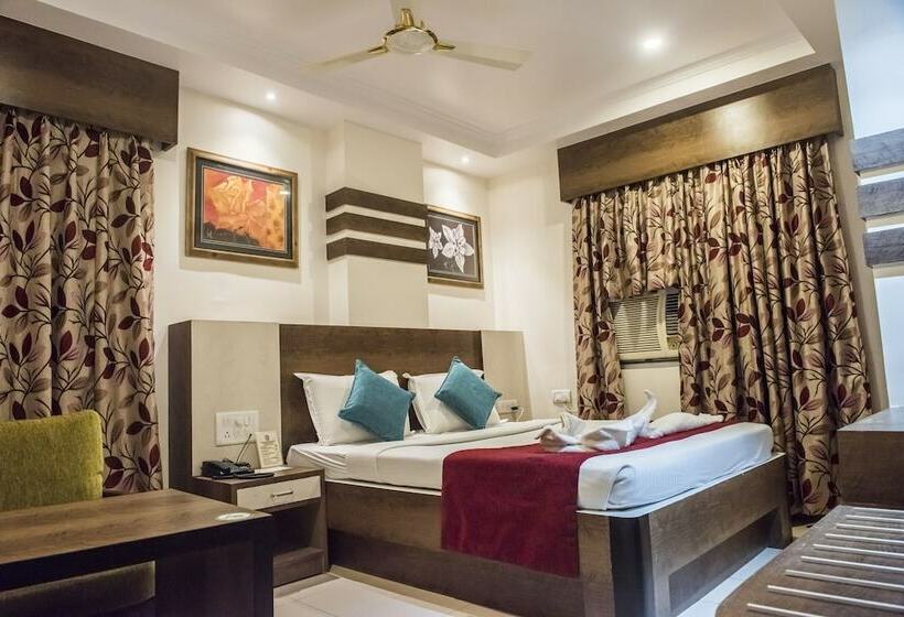 Cameră Deluxe, Pushpak