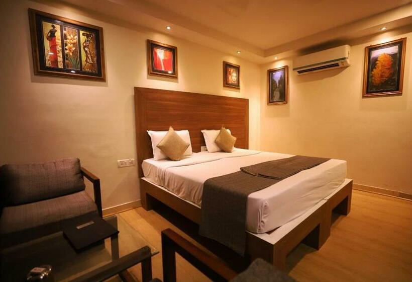 Cameră Executivă, Pushpak