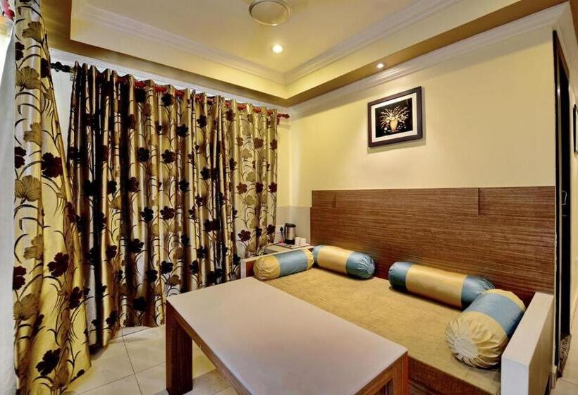 Cameră Familiară, Pushpak