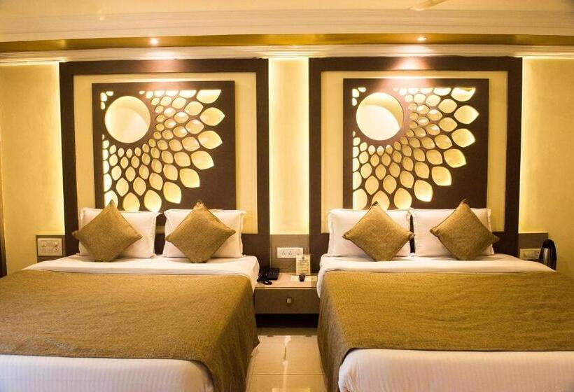 Quarto Familiar, Pushpak
