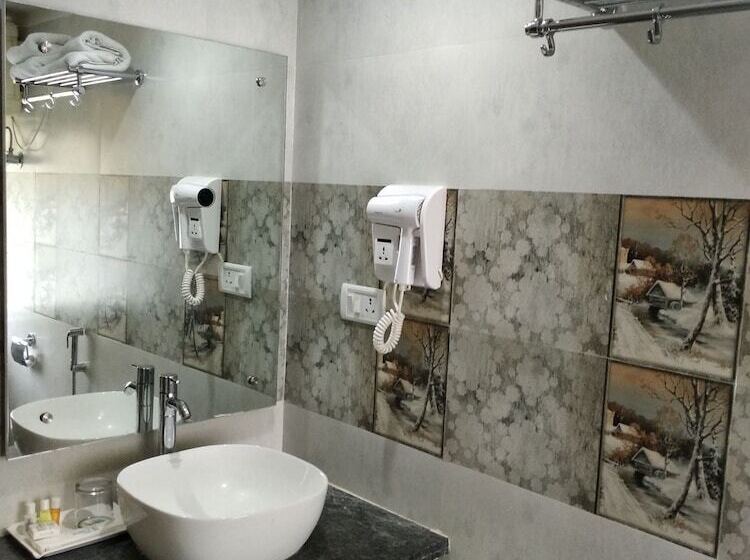 Quarto Deluxe, Pushpak