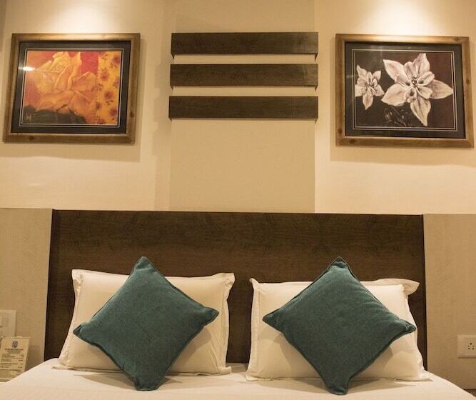 Cameră Deluxe, Pushpak