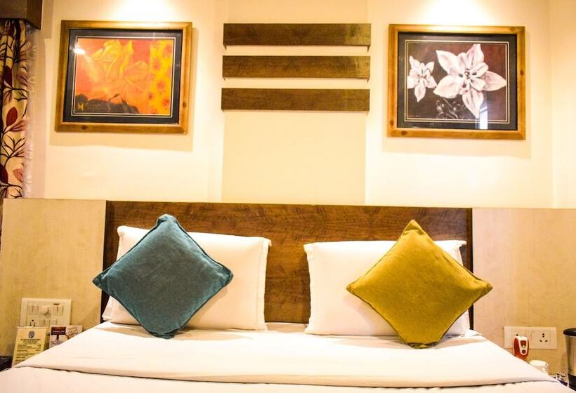 Quarto Deluxe, Pushpak