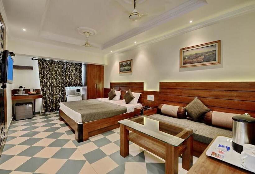 Cameră Executivă, Pushpak