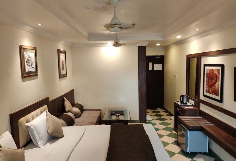 Quarto Executivo, Pushpak