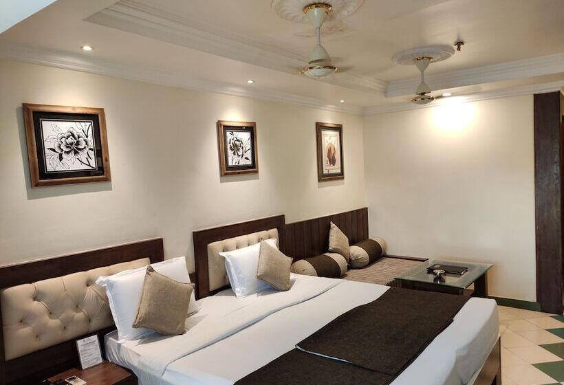 Quarto Executivo, Pushpak