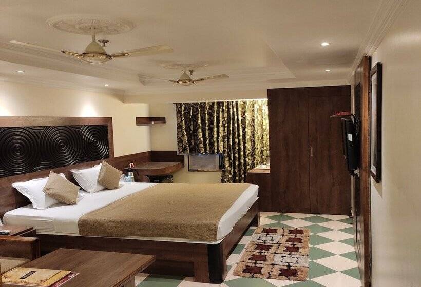 Cameră Executivă, Pushpak