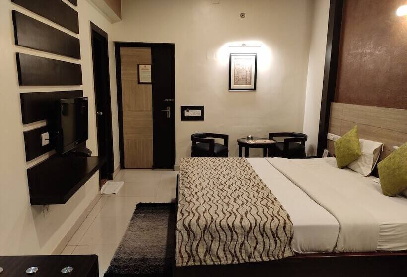 Cameră Executivă, Pushpak