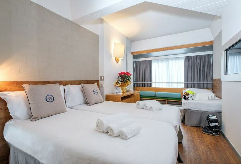 חדר קלאסי לשלושה, Th Marilleva