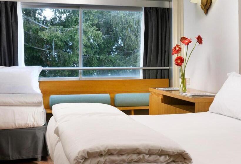 חדר קלאסי לשלושה, Th Marilleva