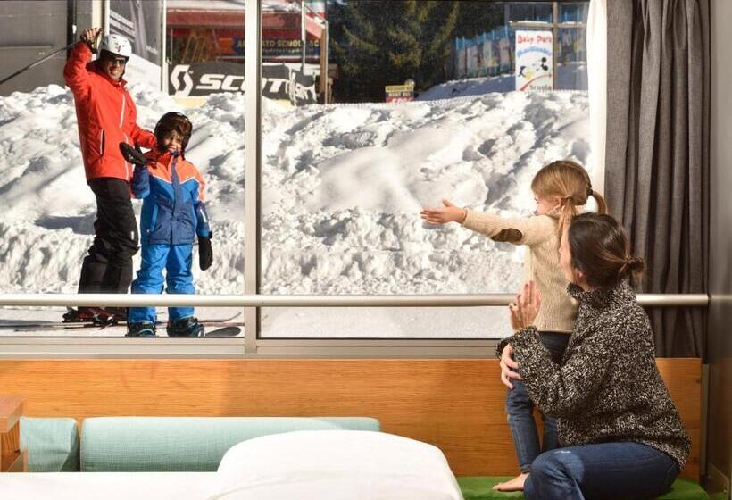 חדר סטנדרט לשלושה, Th Marilleva