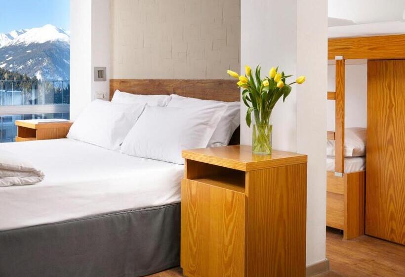 חדר קלאסי לארבעה, Th Marilleva