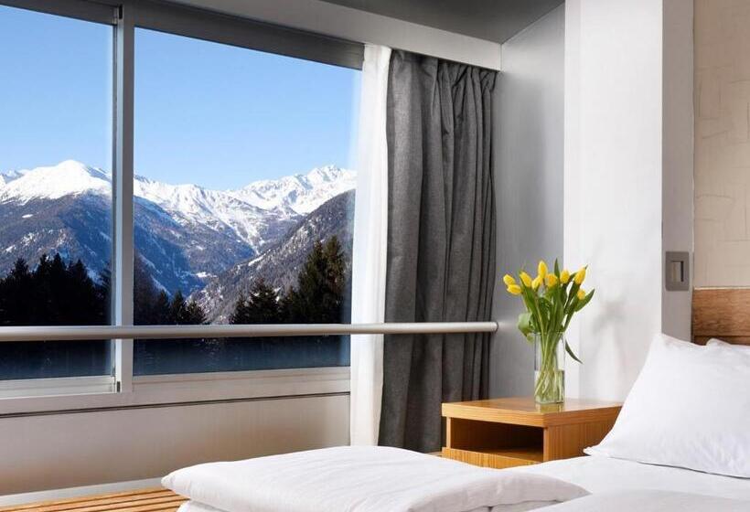 חדר קלאסי לארבעה, Th Marilleva