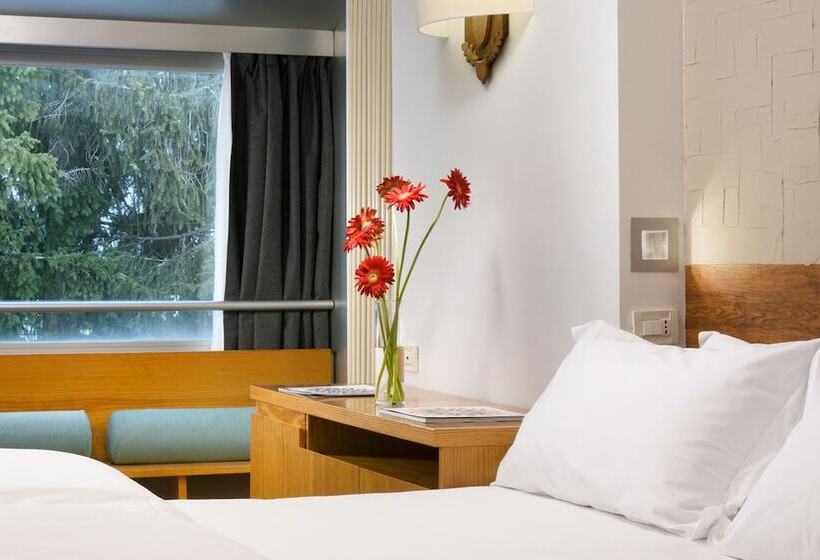 חדר קלאסי לארבעה, Th Marilleva