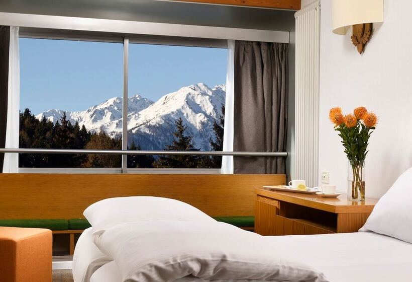 חדר קלאסי לארבעה, Th Marilleva