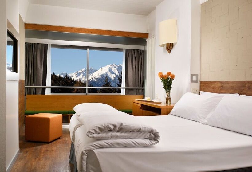 חדר קלאסי לארבעה, Th Marilleva