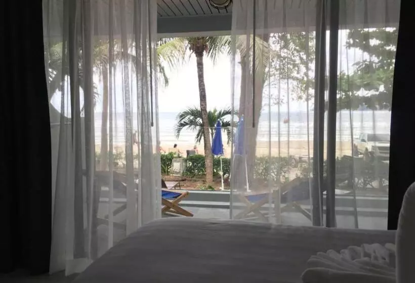 اتاق سوپریور با چشم‌انداز دریا, Thai Kamala Beach Front