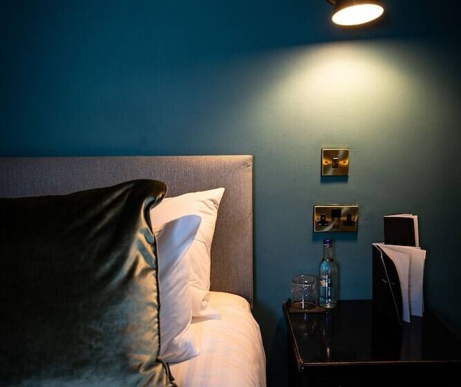 Номер Стандарт, The Bridge