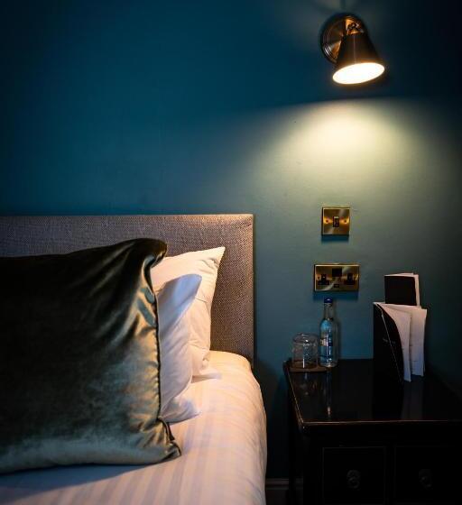 Номер Стандарт, The Bridge