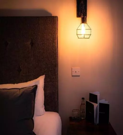 Chambre Basic, The Bridge