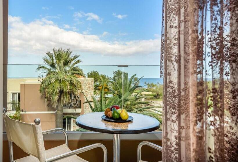 سوییت جونیور با چشمانداز دریا, Lito Beach