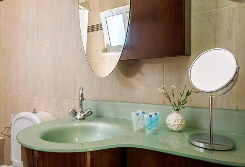 سوییت جونیور با چشمانداز دریا, Lito Beach