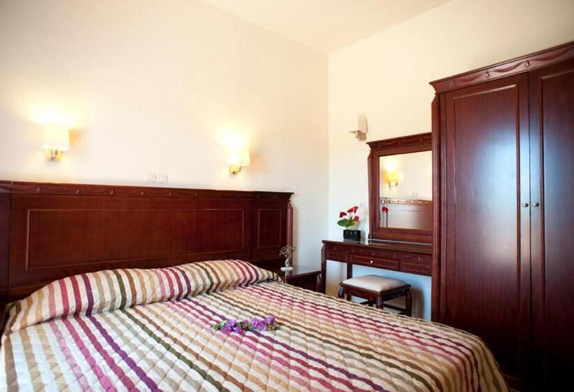 Апартаменты 2 Спальни, Lito Beach