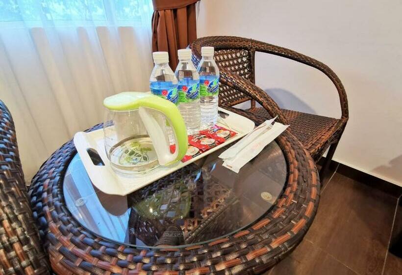 غرفة ديلوكس ثلاثية, Palazzo Hotel Kulai