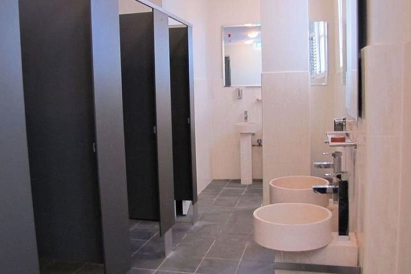 اتاق استاندارد, Mad Monkey Broadway