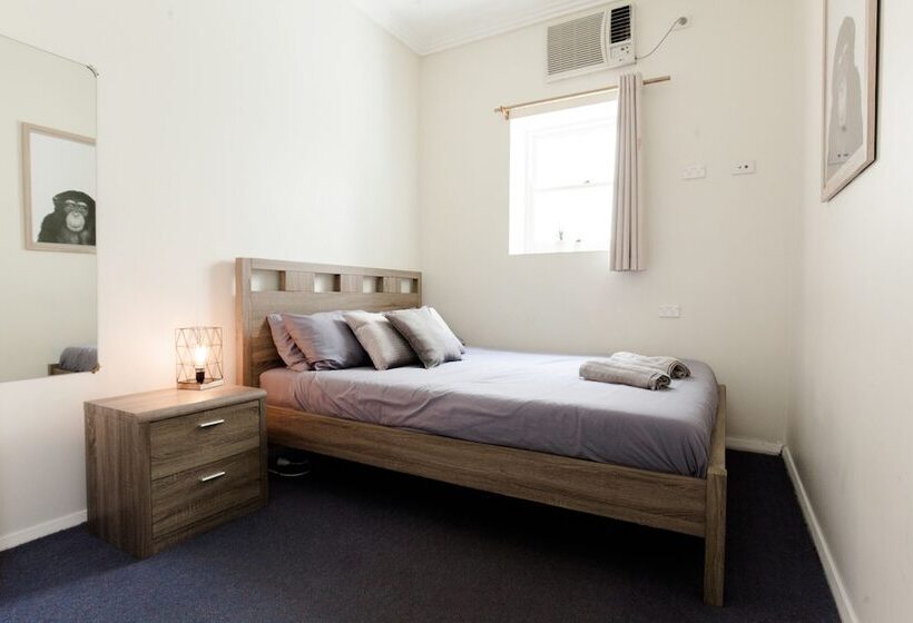 اتاق استاندارد, Mad Monkey Broadway