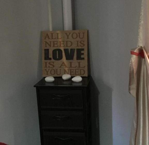 غرفة قياسية ثلاثية, Alba