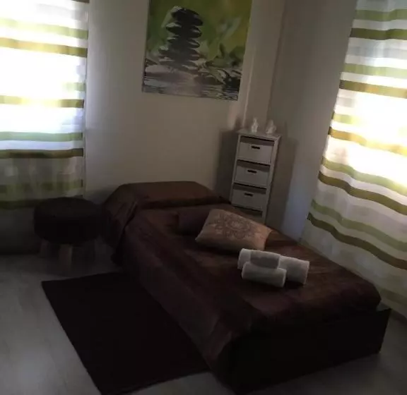 Superior Neljän Hengen Huone, Alba