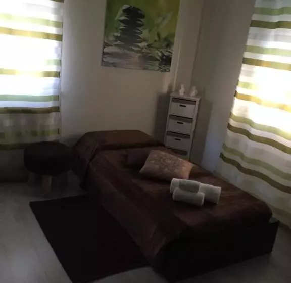 Superior Neljän Hengen Huone, Alba