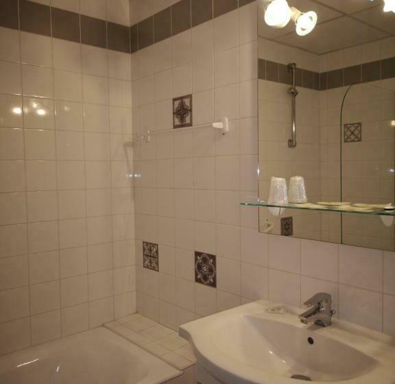 标准间, Trianon Tours