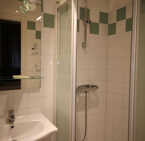 标准间, Trianon Tours